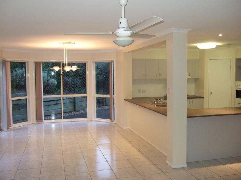 28 Tangmere Street, Chapel Hill QLD 4069